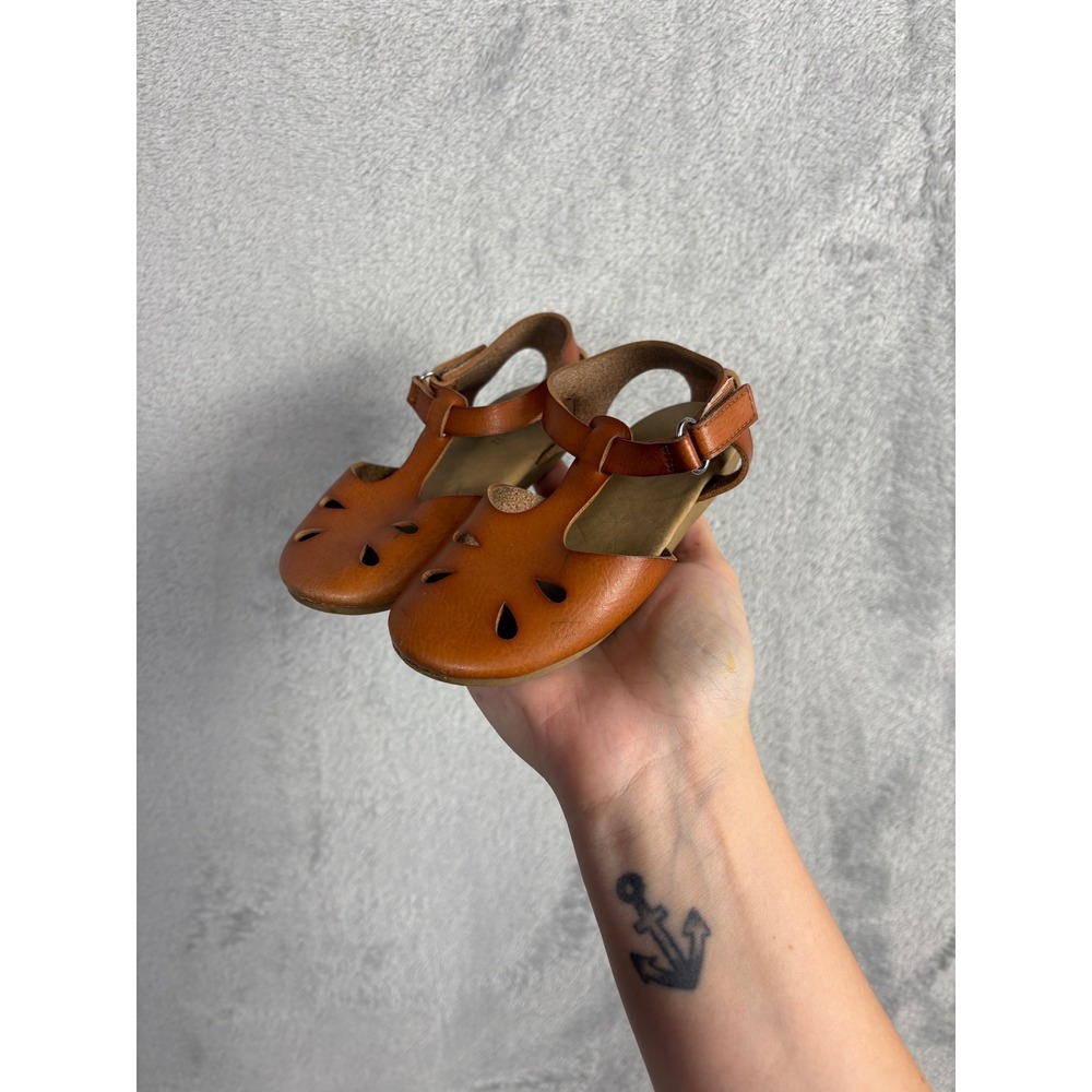 Zara Baby Brown Leather T-Strap Cut-Out Sandals Size 18-24 months Toddler Shoes
